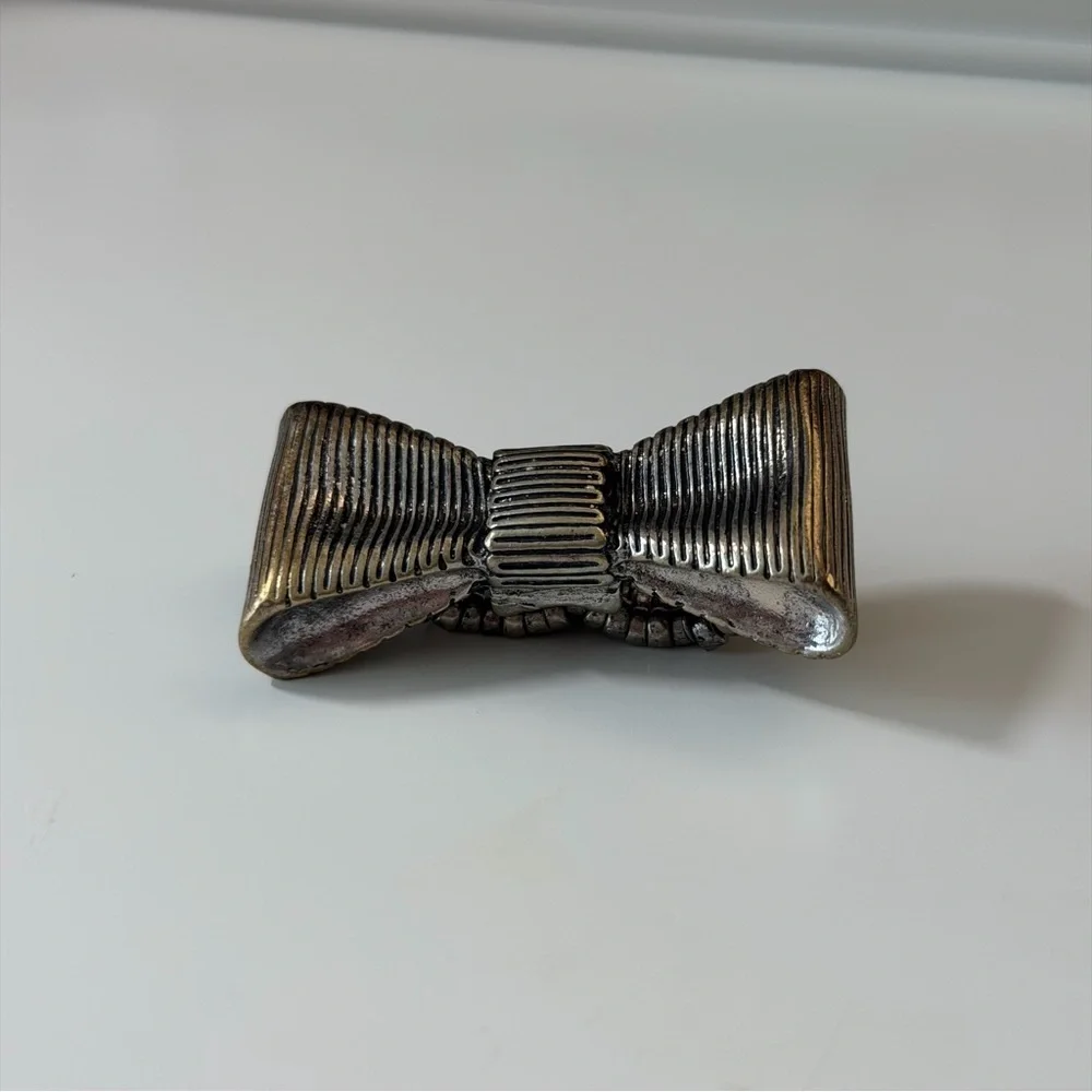 Silver Tone Bow Statement Ring – Adjustable Stretch Band - Picture 5 of 6